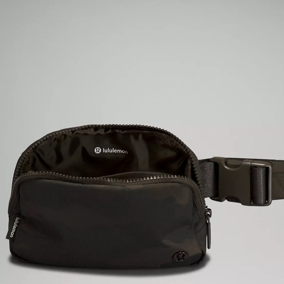 Lululemon Everywhere Belt Bag Camo Crossbody Sling Bag Nwt - Picture 2 of 6